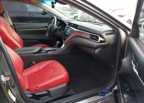 2018 Toyota Camry Se z USA, uszkodzony, nr VIN 4T1B11HK4JU131505
